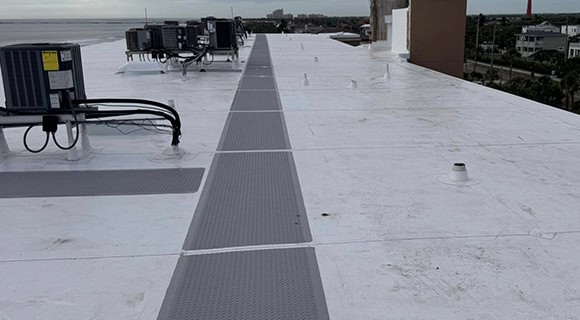 commercial low slope roof installation tpo membrane